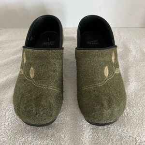 Dansko Green clogs with leaves Size 41